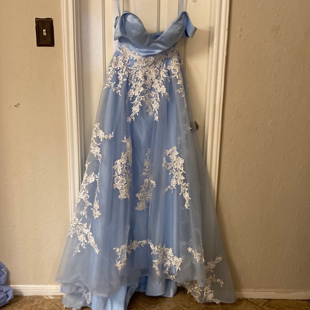 Only worn once in great condition.
